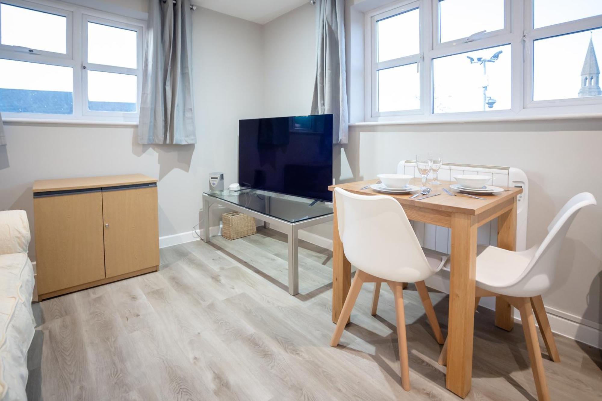 Modern Town Centre Apartment Leominster
